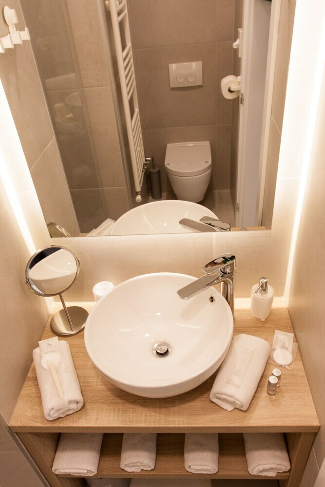 Tesla Boutique Apartments & Rooms