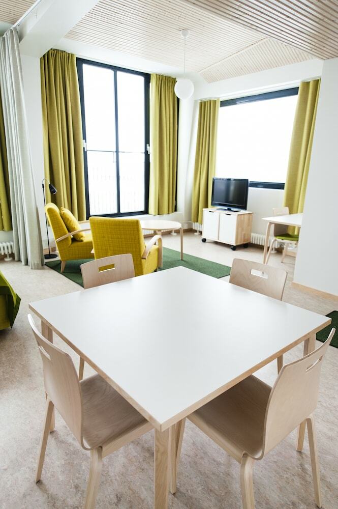 Hotel T��l� Towers
