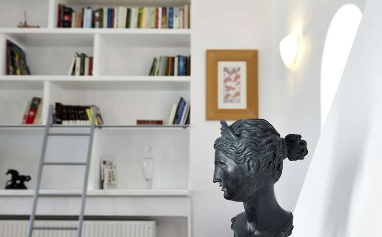 Aleria Villa