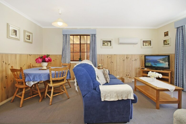 Oak Cottage - Tudor Village Unit 5