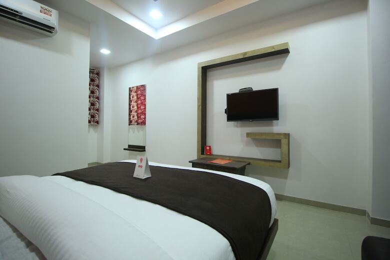 Oyo 8864 Hotel Royal City