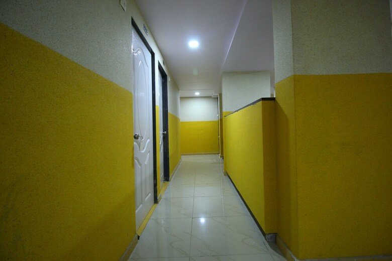 Oyo 8692 Hotel Vibrant Regency