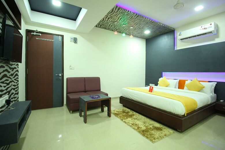 Oyo 9238 Hotel Meet Palace