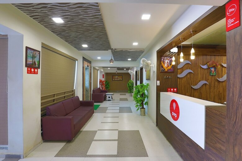 Oyo 9238 Hotel Meet Palace