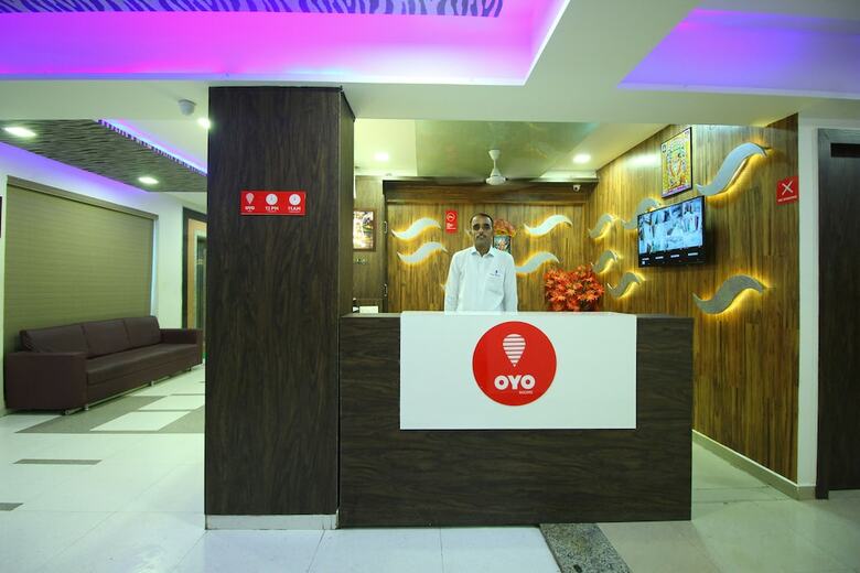 Oyo 9238 Hotel Meet Palace