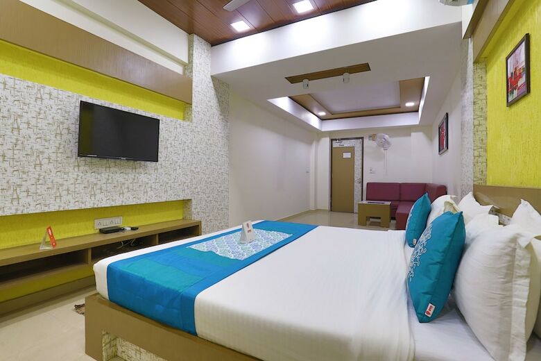 Oyo 9238 Hotel Meet Palace