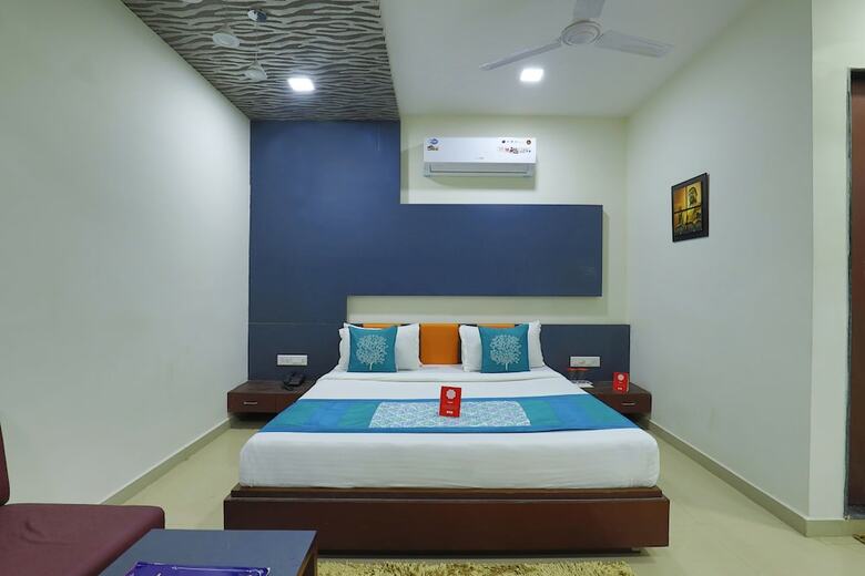 Oyo 9238 Hotel Meet Palace