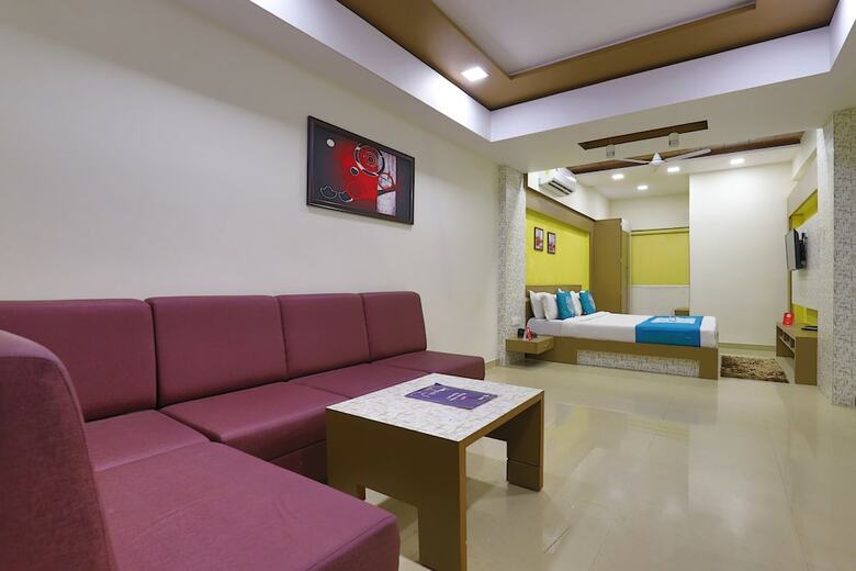 Oyo 9238 Hotel Meet Palace