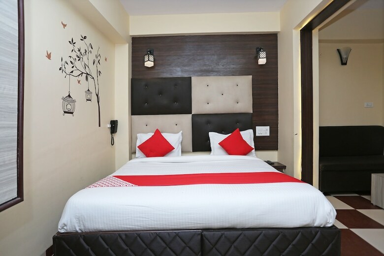 Oyo 9926 Hotel Bharat Inn