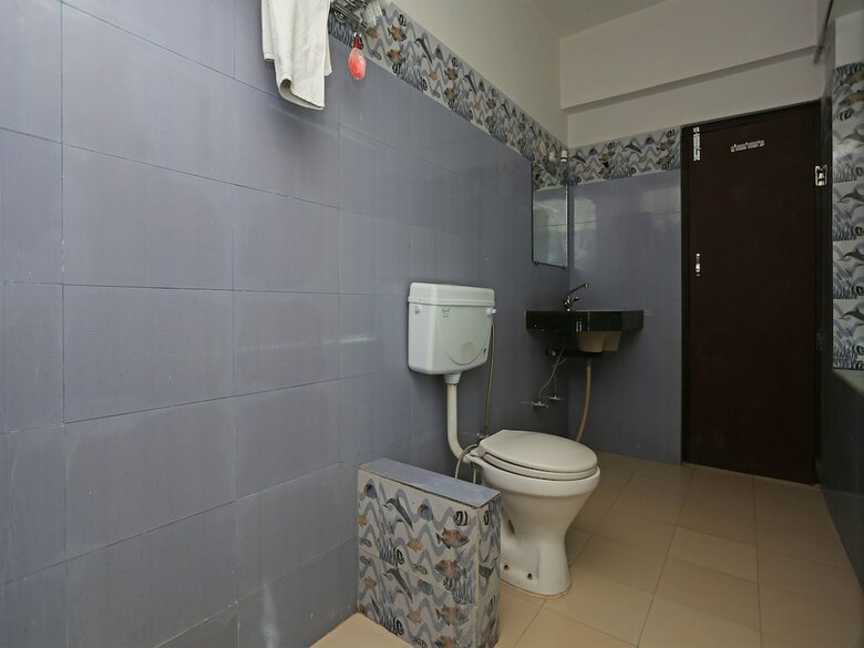 Oyo 9926 Hotel Bharat Inn
