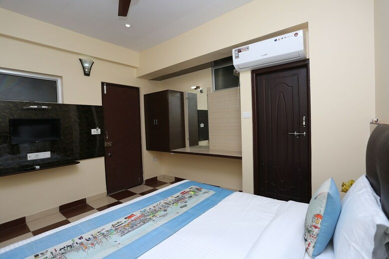 Oyo 9926 Hotel Bharat Inn