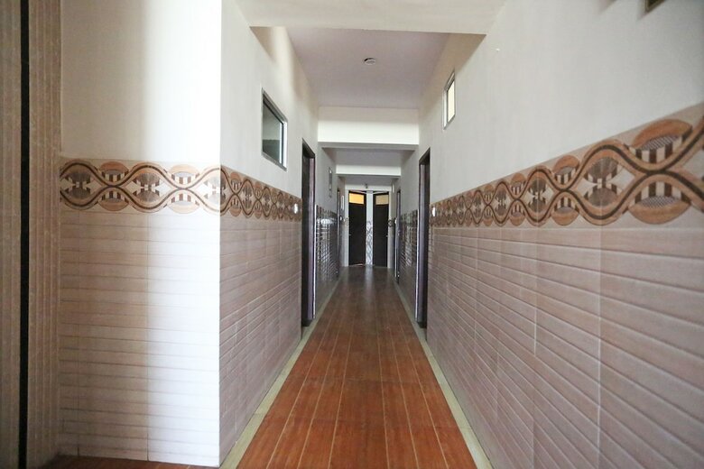 Oyo 9926 Hotel Bharat Inn