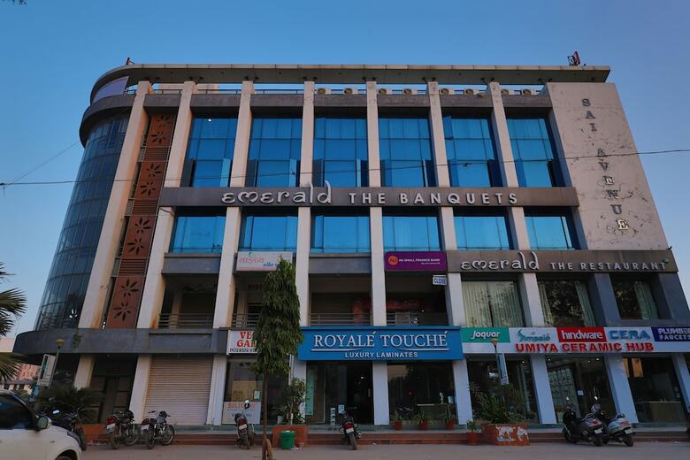 Oyo 10265 Hotel Galaxy