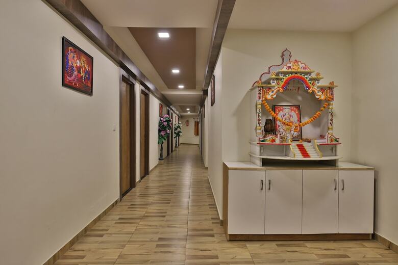 Oyo 10265 Hotel Galaxy