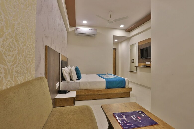 Oyo 10265 Hotel Galaxy