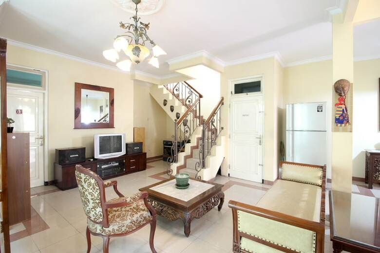 Hotel Reddoorz Plus Near Stie Ykpn