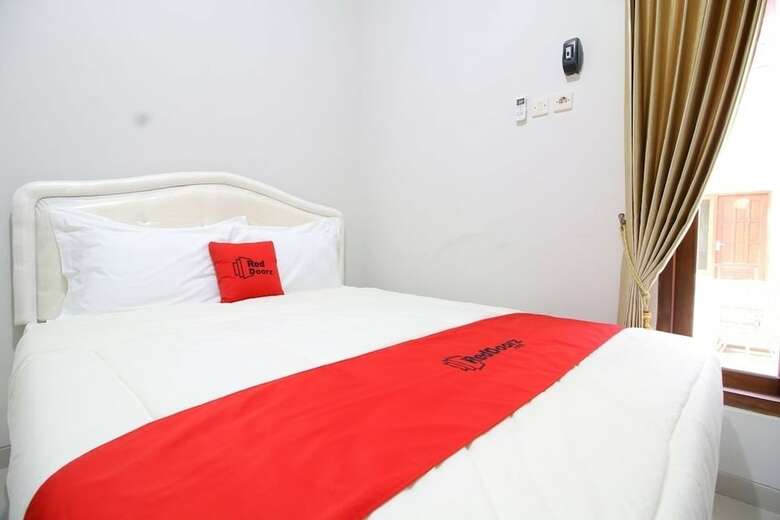 Hotel Reddoorz Plus Near Stie Ykpn