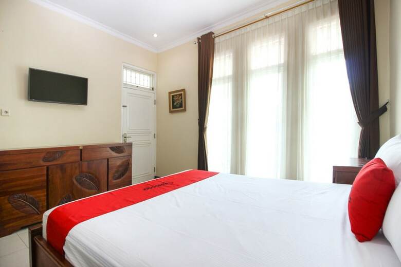Hotel Reddoorz Plus Near Stie Ykpn