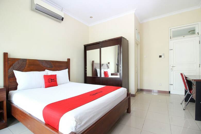 Hotel Reddoorz Plus Near Stie Ykpn