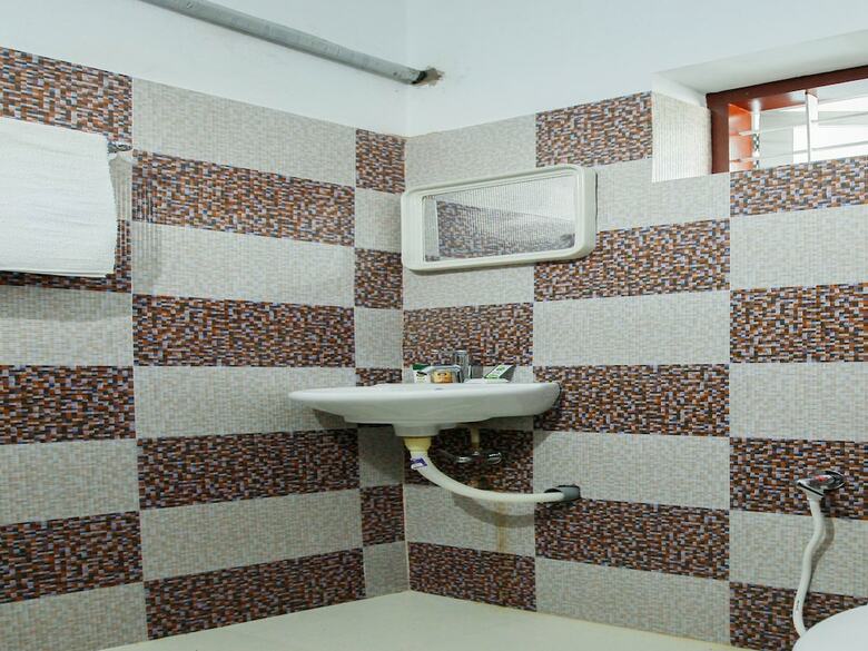 Hotel Oyo 4867 Royal Homes