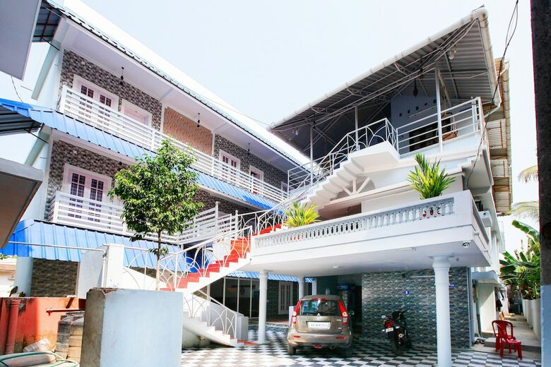 Hotel Oyo 4867 Royal Homes