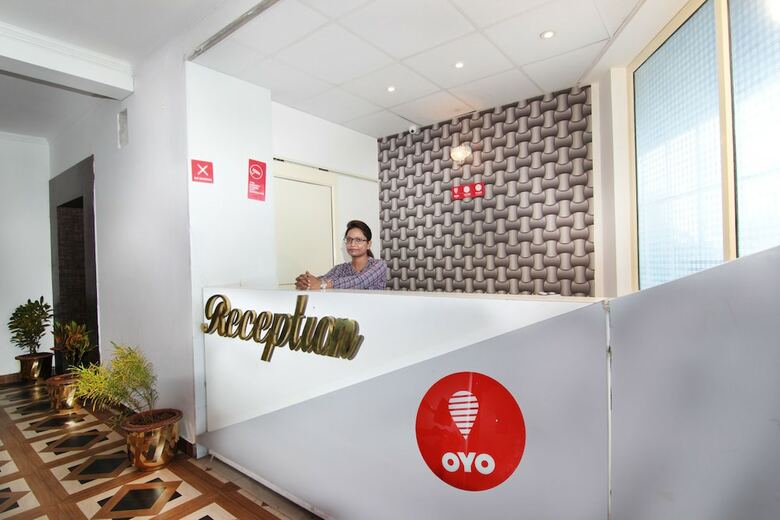 Hotel Oyo 4998 Sara Residency