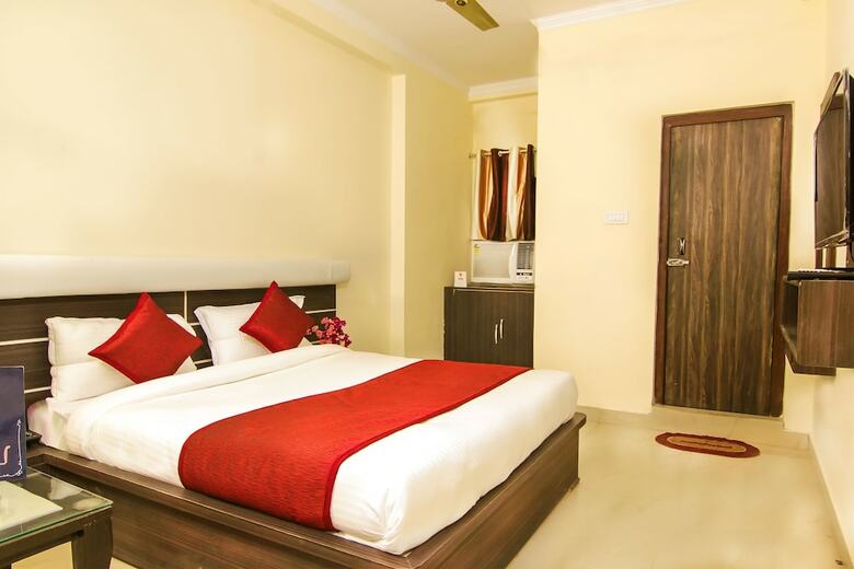 Hotel Oyo 4998 Sara Residency