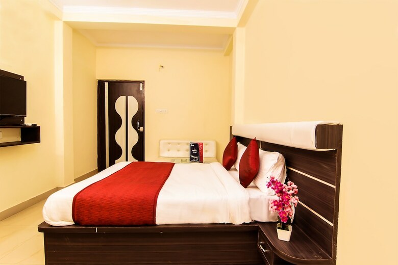 Hotel Oyo 4998 Sara Residency