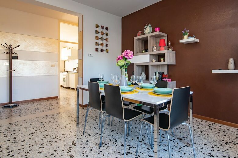 Desenzanoloft ? Isa Garden Apartments