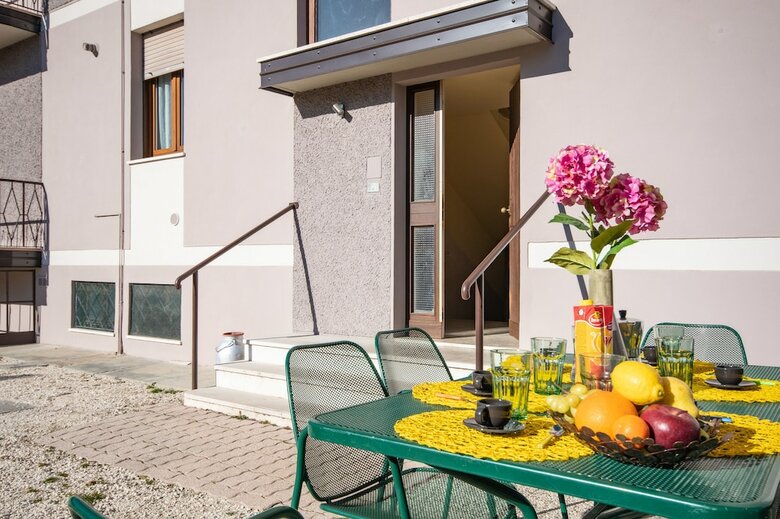 Desenzanoloft ? Isa Garden Apartments