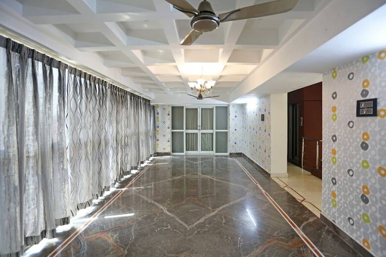 Oyo 6680 Hotel Galaxy International