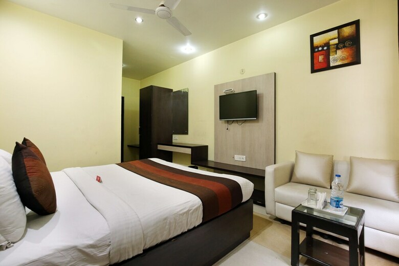 Oyo 1673 Hotel Mm Yellowuds
