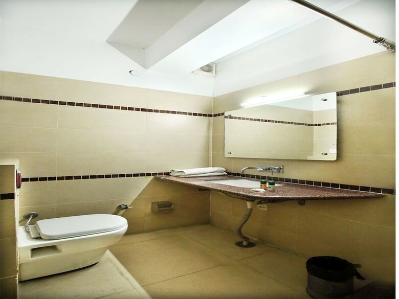 Oyo 1673 Hotel Mm Yellowuds