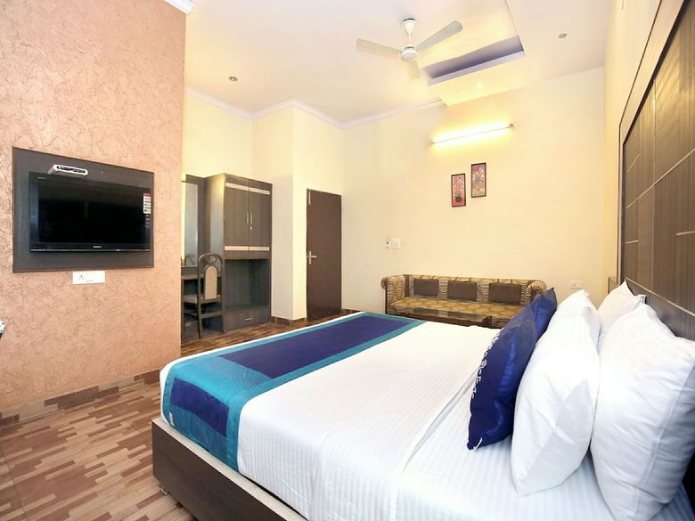 Oyo 10111 Hotel Roopa International