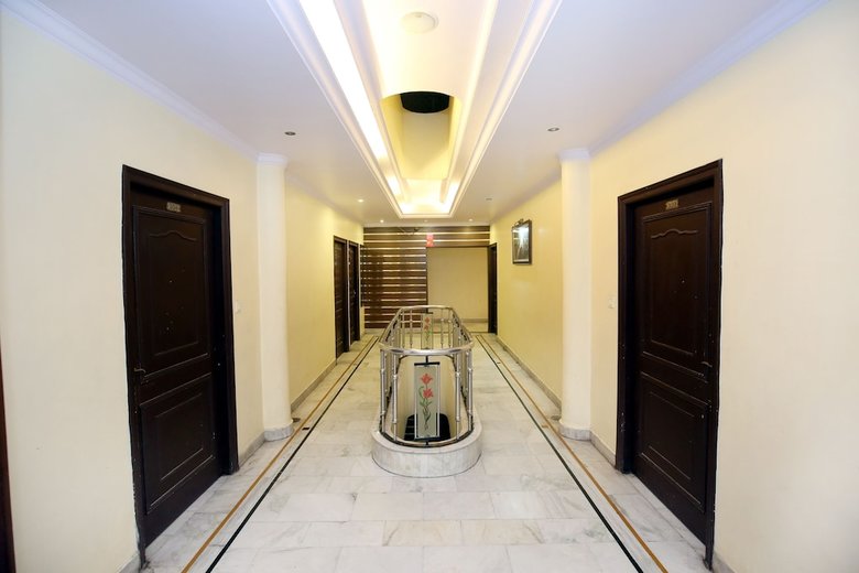 Oyo 10111 Hotel Roopa International