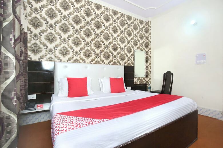 Oyo 10376 Hotel Golden Inn