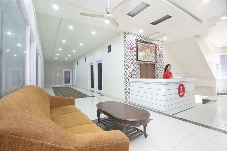 Oyo 10376 Hotel Golden Inn