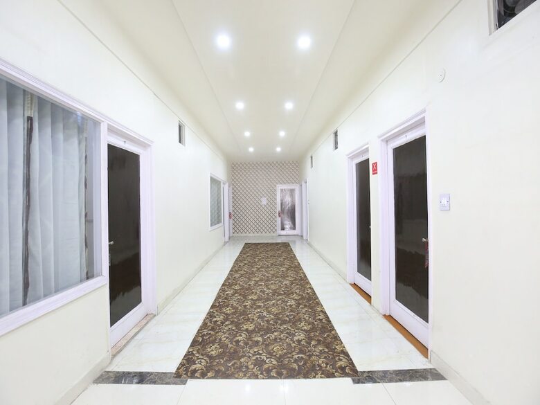 Oyo 10376 Hotel Golden Inn