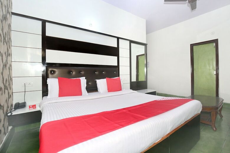 Oyo 10376 Hotel Golden Inn