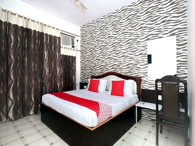 Oyo 10376 Hotel Golden Inn