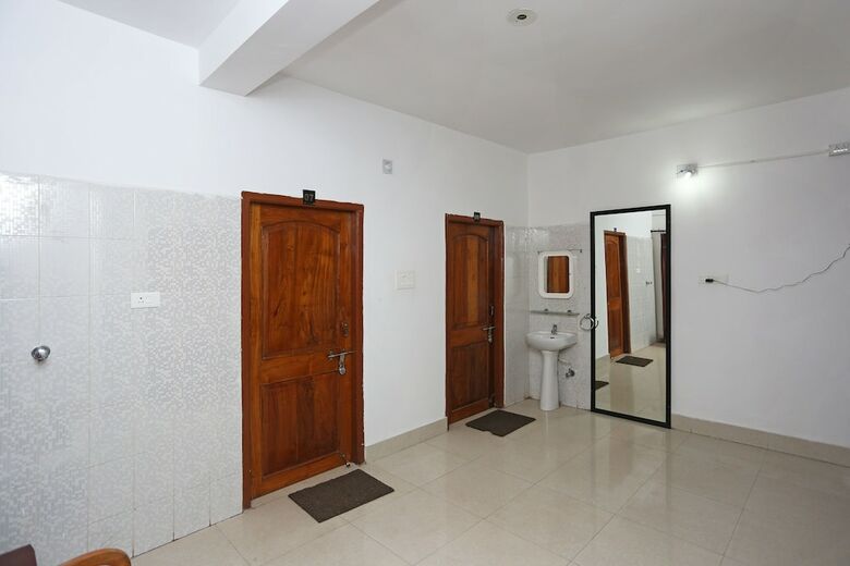 Hotel Oyo 4110 Near Apollo Hospital