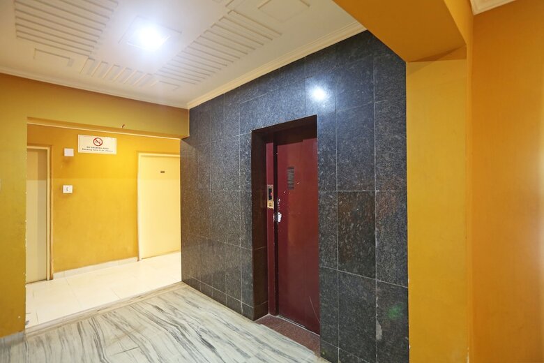 Oyo 4230 Hotel Richi Regency 1