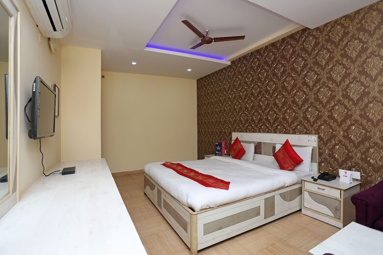 Oyo 4230 Hotel Richi Regency 1