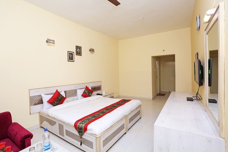 Oyo 4230 Hotel Richi Regency 1
