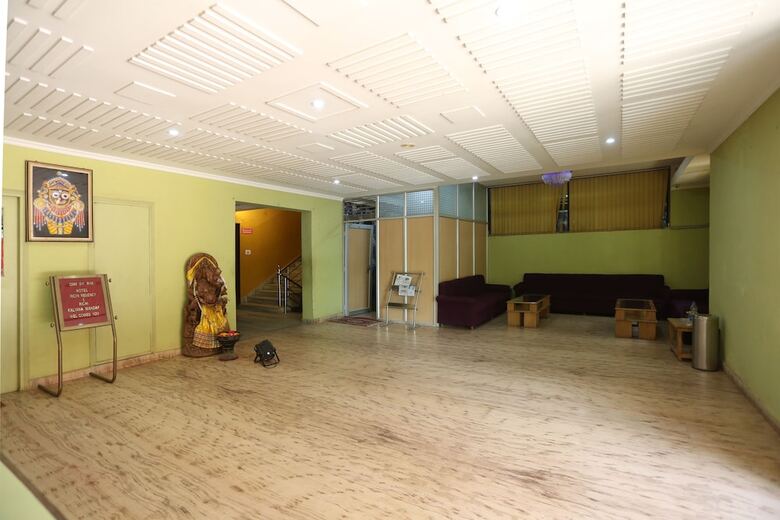 Oyo 4230 Hotel Richi Regency 1
