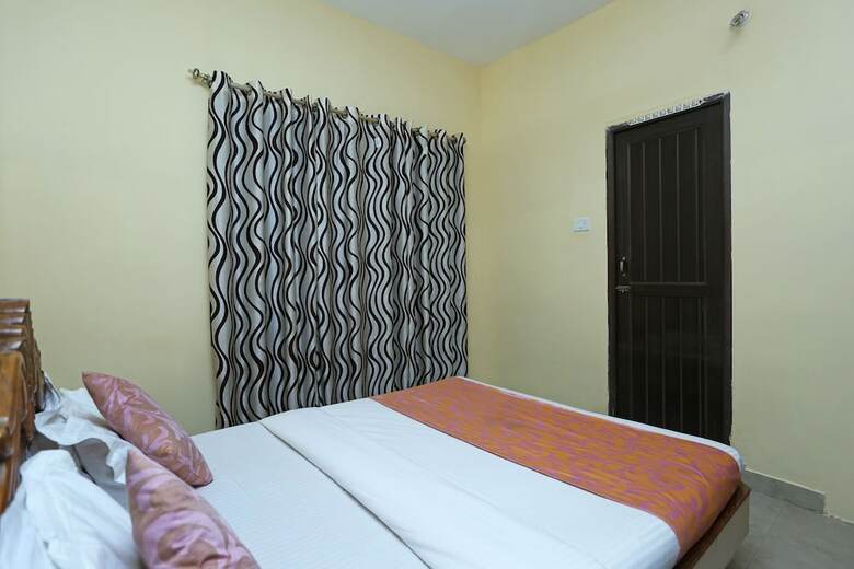 Hotel Oyo 9246 Paradise Inn