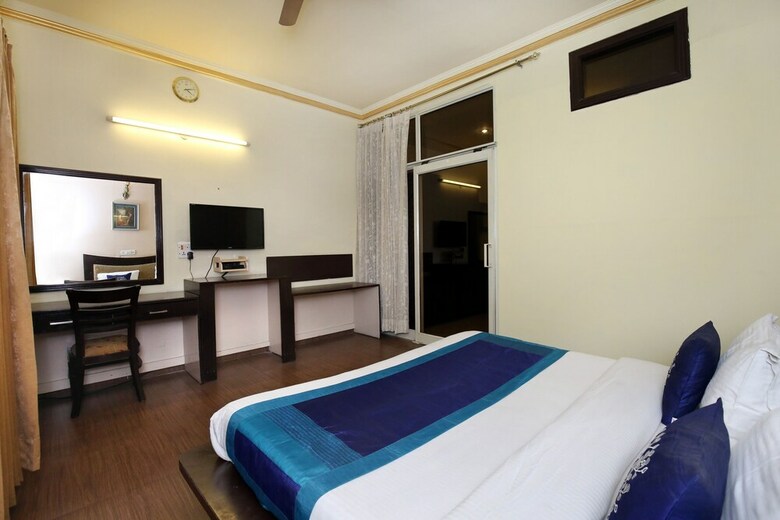 Oyo 9736 Hotel Downtown Suites