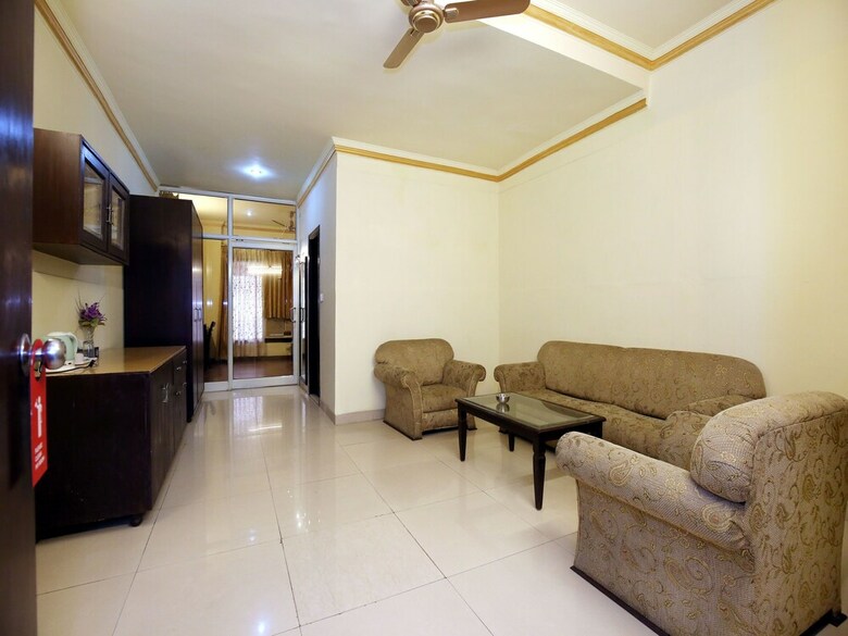 Oyo 9736 Hotel Downtown Suites