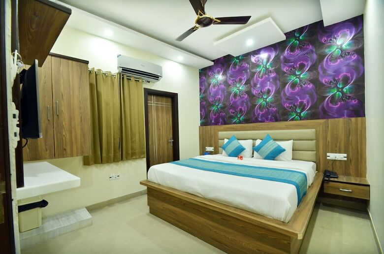 Oyo 8666 Hotel The Queen