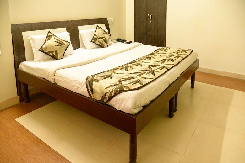 Oyo 7609 Hotel Dolphin